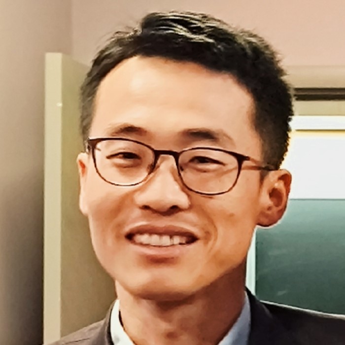Kwang Il alumnus